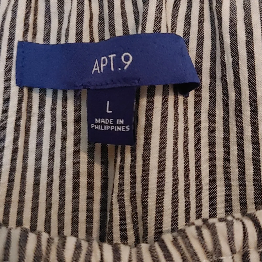 Striped Ruffle Sleeveless Top - Picture 3 of 6